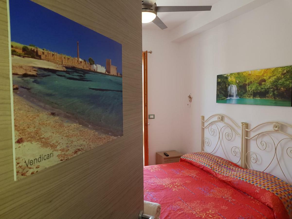 La Pietra Di Noto Hotel Екстериор снимка